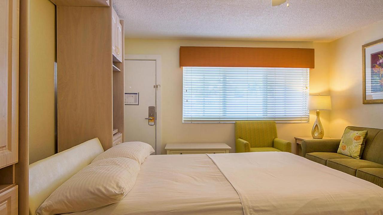 Resort Sixty-Six ホームズビーチ エクステリア 写真